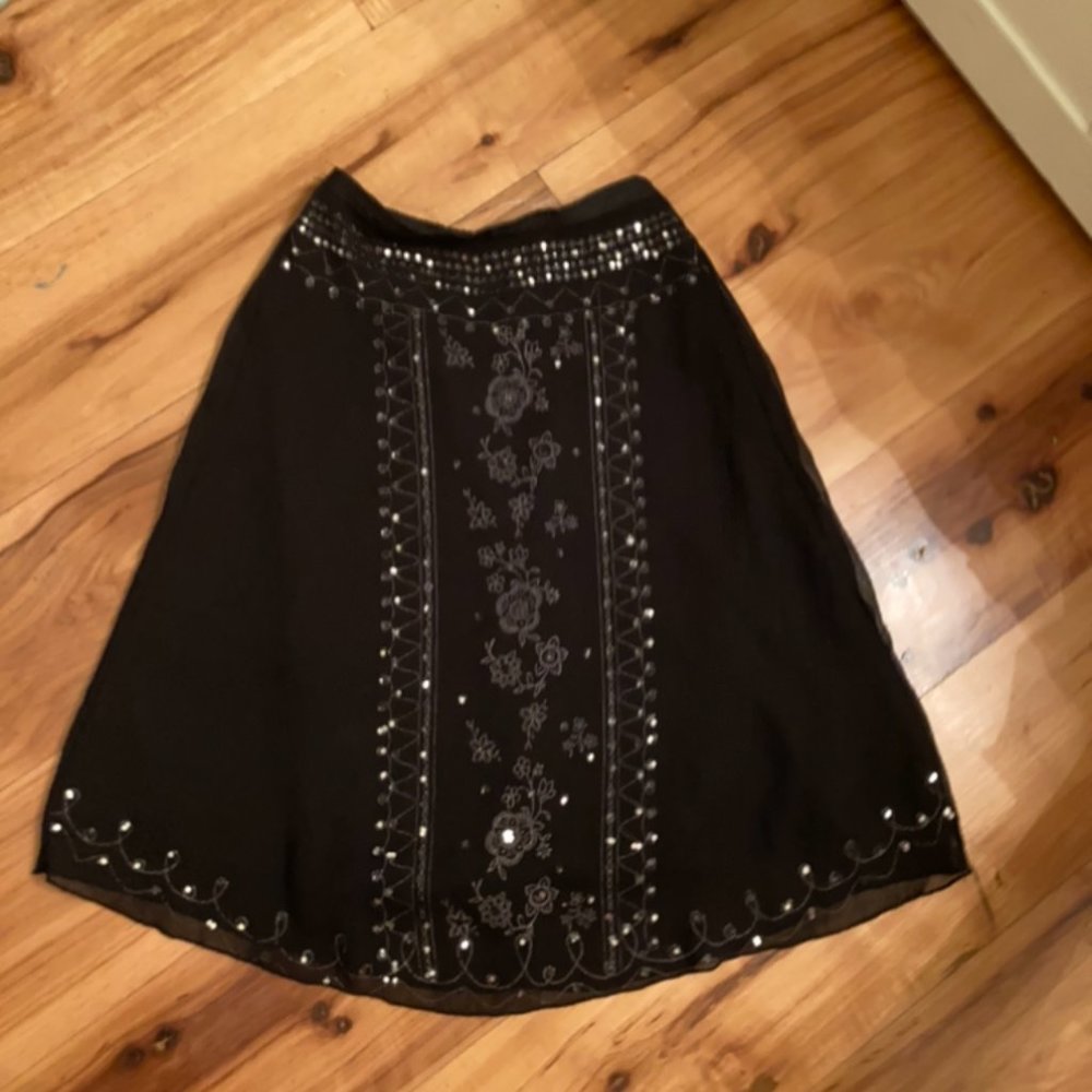 Sequin black mesh layered skirt! Beautiful embelishments and detailing.